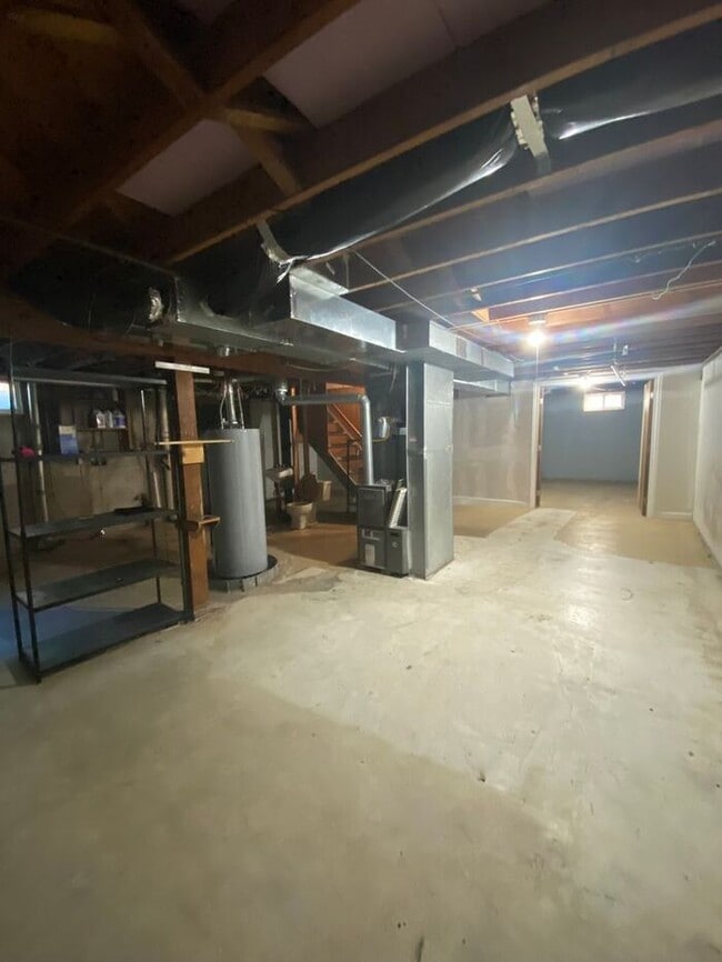 Building Photo - $1,600 | 3 Bedroom, 1 Bathroom House | No ...