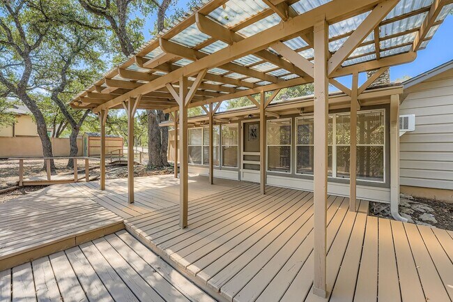 Building Photo - Ranch Style Home For Lease on Huge Lot in ...