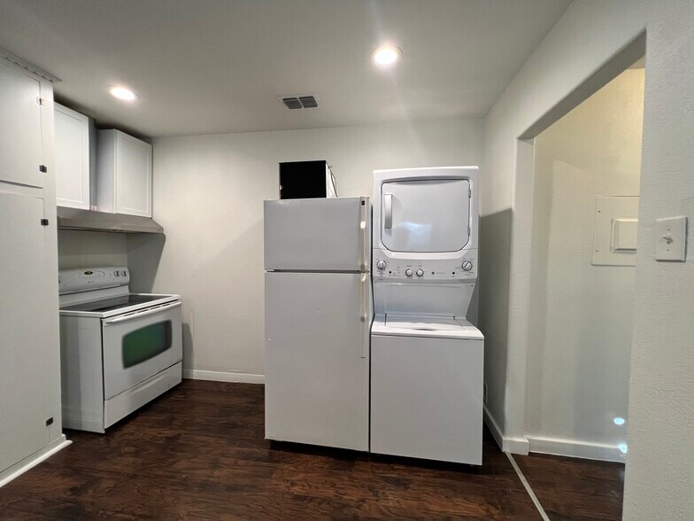 Building Photo - 927 Donaldson Ave