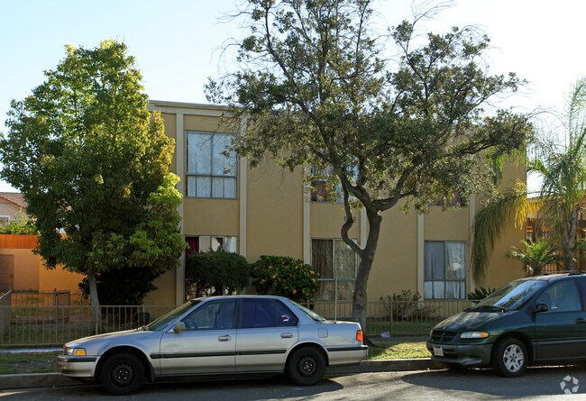 Building Photo - 932 S Citron St