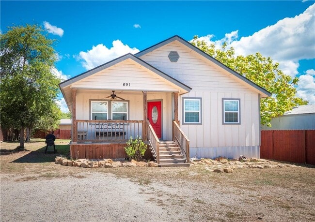 Building Photo - 691 Tamarack Dr