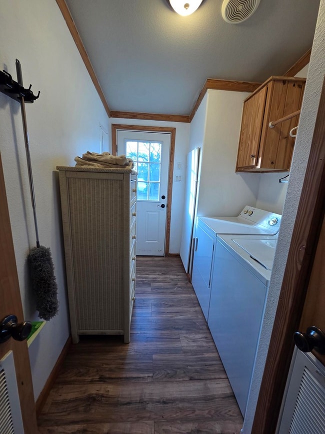 Building Photo - 708 Town Creek Rd