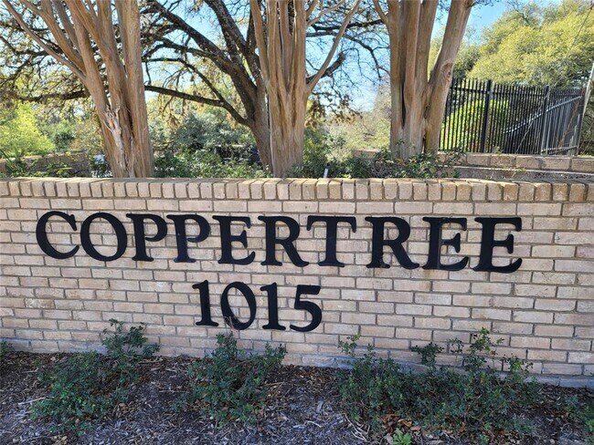 Building Photo - 1015 E Yager Ln