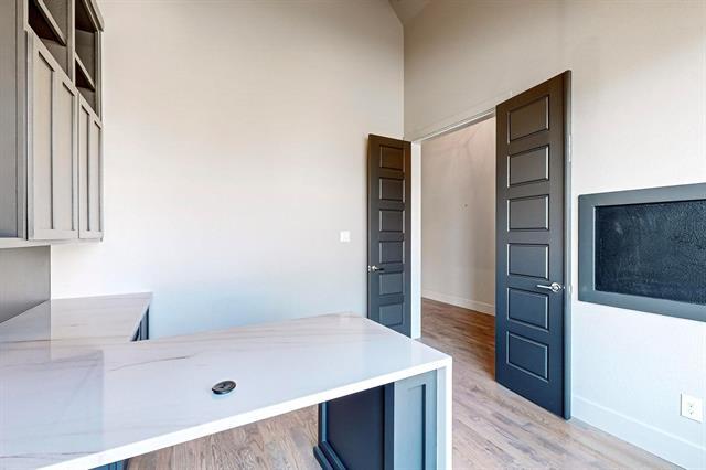 Building Photo - 691 Meandering Ln