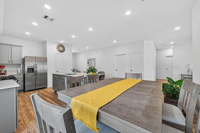 Building Photo - 27222 Woodridge Gln Dr