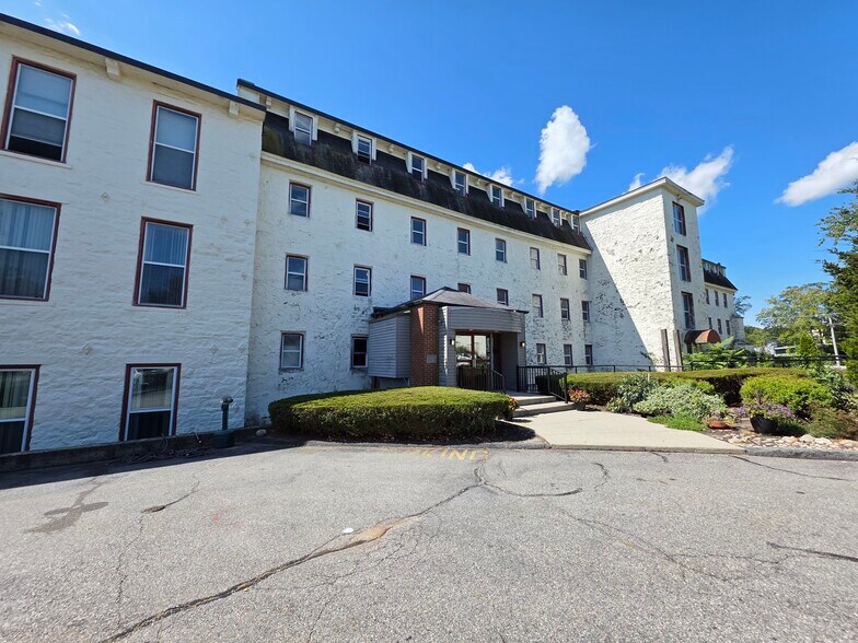 Building Photo - 494 Woonasquatucket Ave