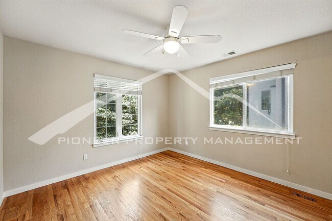 Building Photo - Luxury Meets Location – Impeccable 5BR Hom...