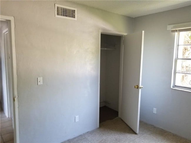 Building Photo - 2700 Palmadelia Ave
