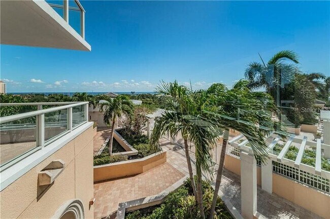 Building Photo - 400 Beach Dr NE