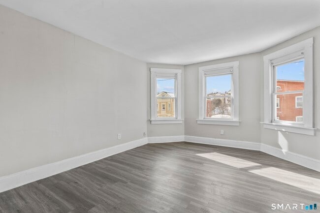 Building Photo - 313 High St