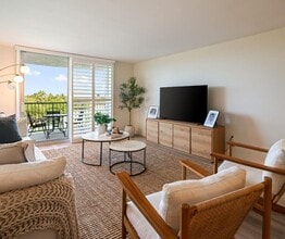 Building Photo - 210 Seaview Dr