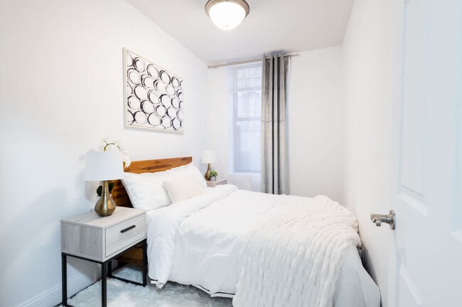 Building Photo - 1435 2nd Ave