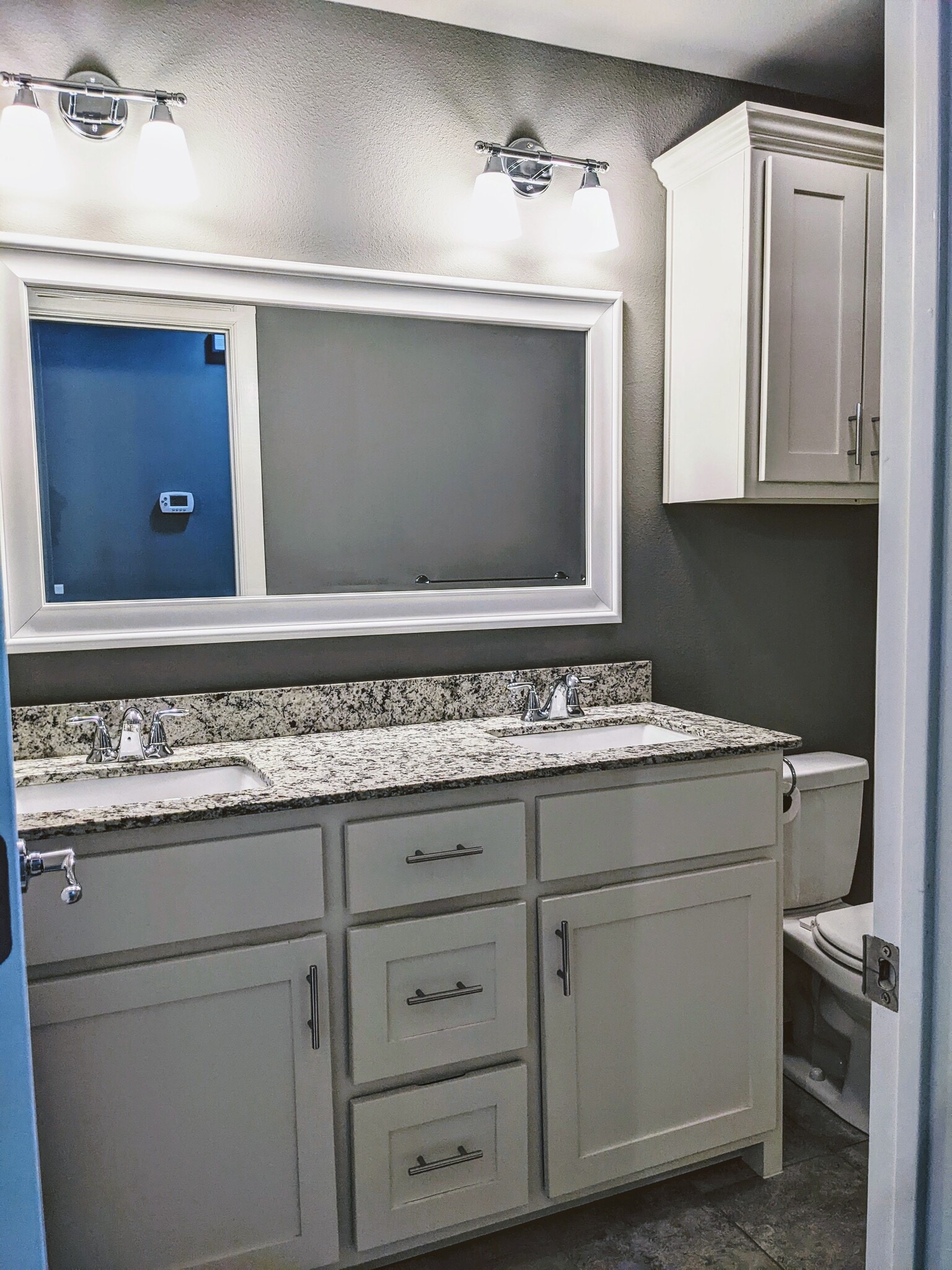 Building Photo - 700 Hawthorn Way