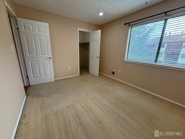 Building Photo - 1302 Edison Glen Terrace