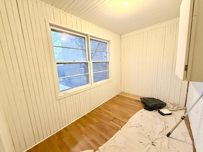 Building Photo - 4819 W Addison St