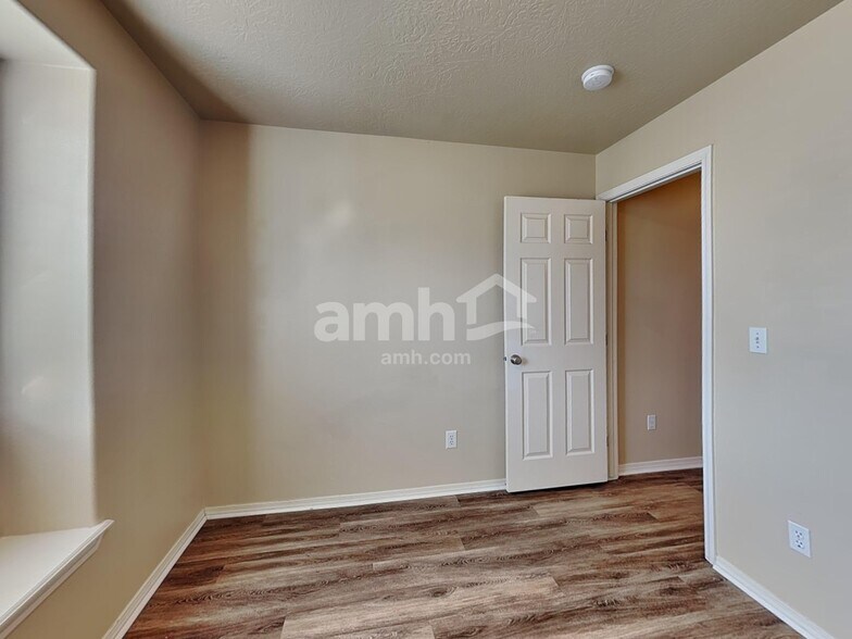 Building Photo - 12556 W Lewisburg Dr