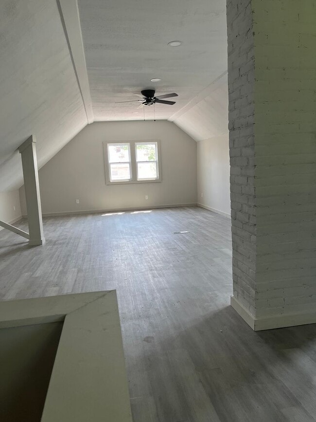 Building Photo - Coming Soon! Section 8 Accepted! Renovatio...