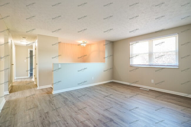 Building Photo - 2576 Willow Park Rd