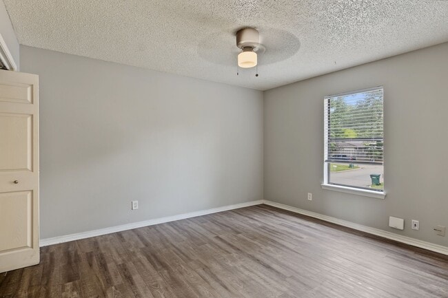 Building Photo - 322-328 Brookwood
