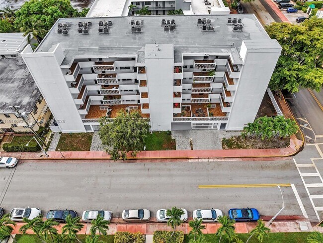 Building Photo - 1030 9th St