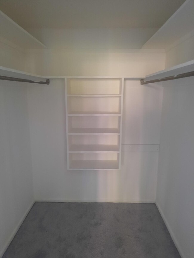 Master walk-in closet - 16124 W Sunset Blvd