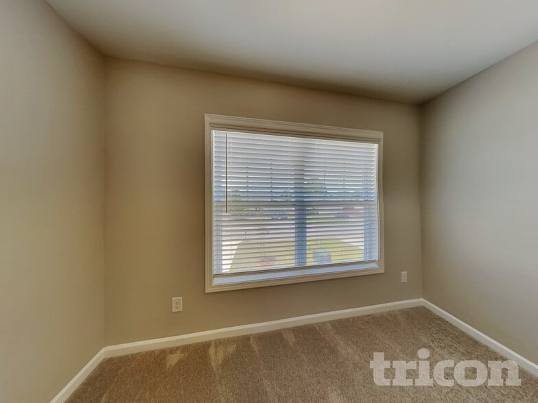 Building Photo - 422 Providence Plantation Cir