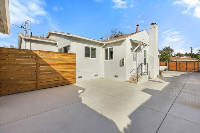 Building Photo - 6535 Ben Ave