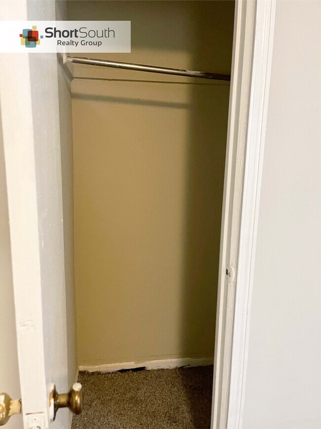 Building Photo - 513 S Fairview Ave