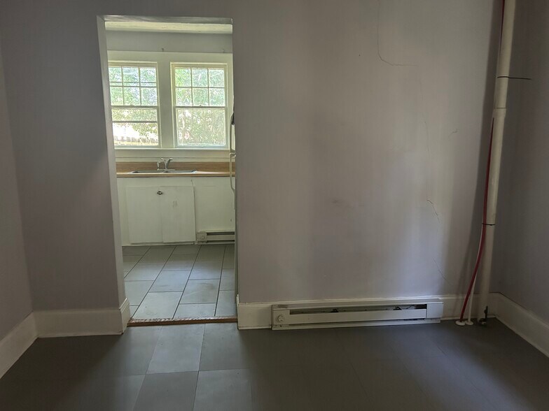 Building Photo - 11 Springdale Ct