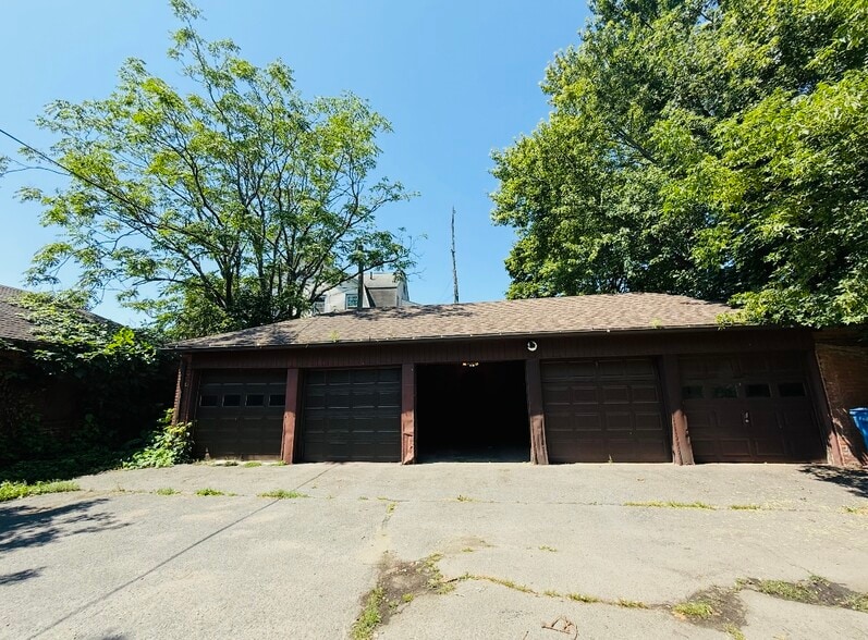 Building Photo - 421 Wethersfield Ave