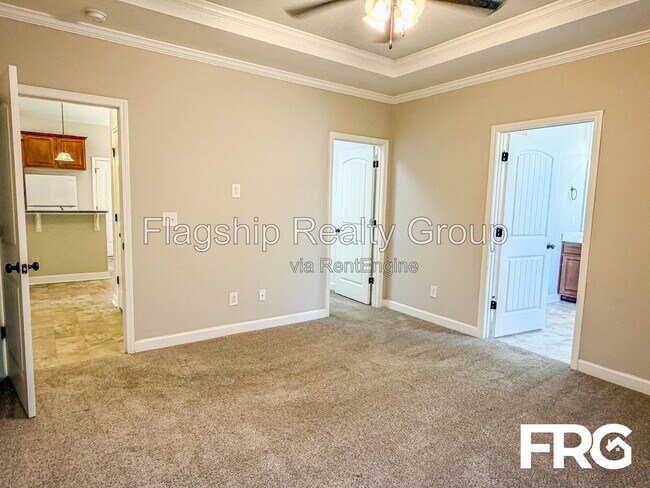 Building Photo - 103 Rolling Knoll Ct
