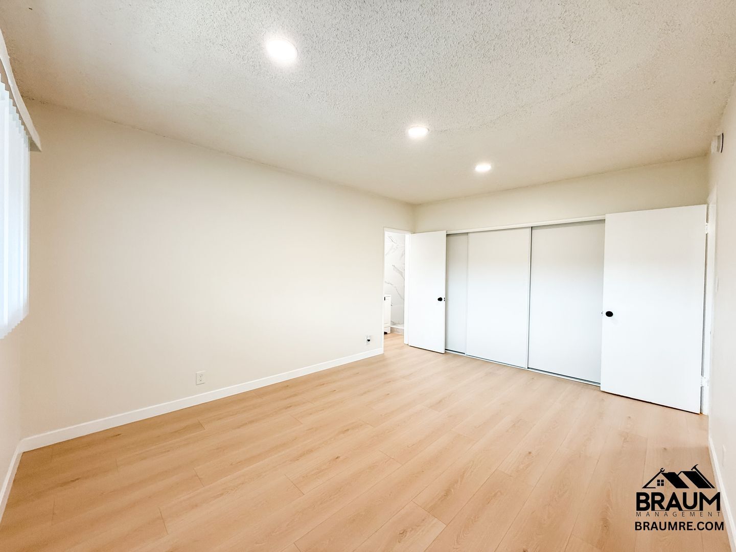 Building Photo - 13129 Oxnard St