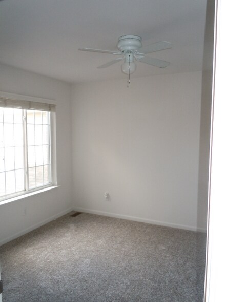 Building Photo - 312 James Cir