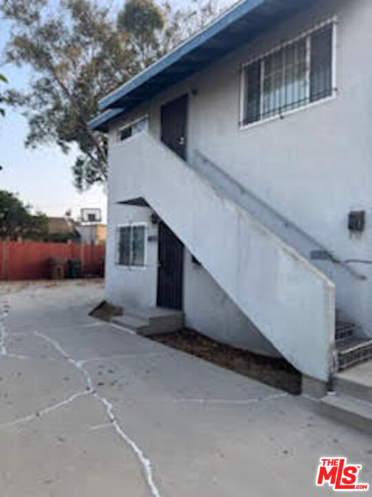 Building Photo - 1136 W 109th Pl