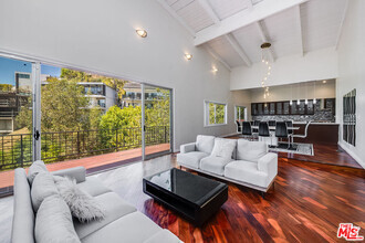 Building Photo - 9314 Sierra Mar Dr