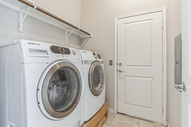 Building Photo - 16408 Fetching Ave