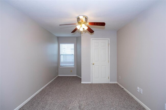 Building Photo - 3915 Lauderwood Ln