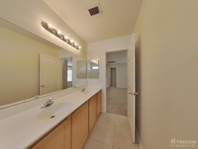 Building Photo - 4043 E Encinas Avenue Gilbert AZ