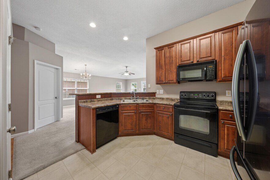 Building Photo - 409 Summer Cove Cir NW