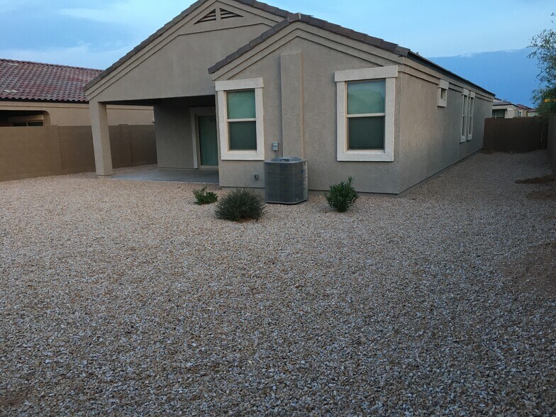 Building Photo - 1122 E Viola Ct