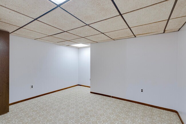 Building Photo - 5806 Wedgewood Rd