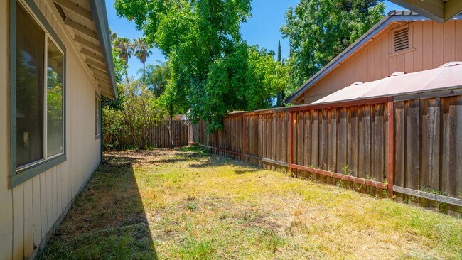 Building Photo - 5710 Fox Creek Dr