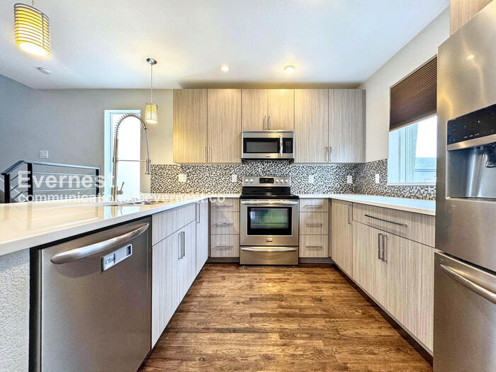 Building Photo - 8130 W 10th Ave