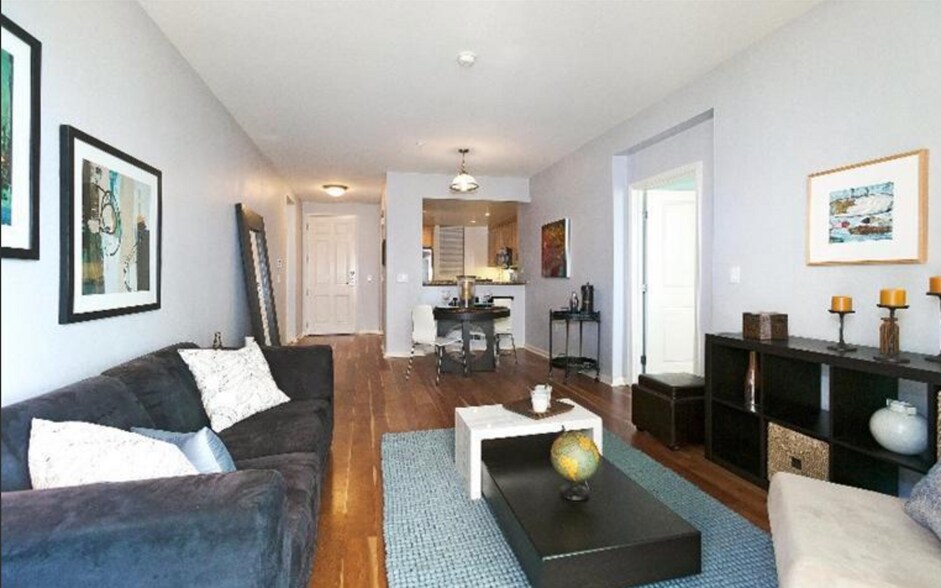 Building Photo - 301 Crescent Ct