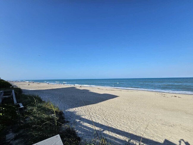 Building Photo - Seaside Serenity Awaits: Spacious 3-Bedroo...