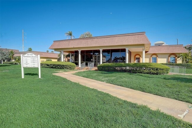 Building Photo - 5108 Brittany Dr S