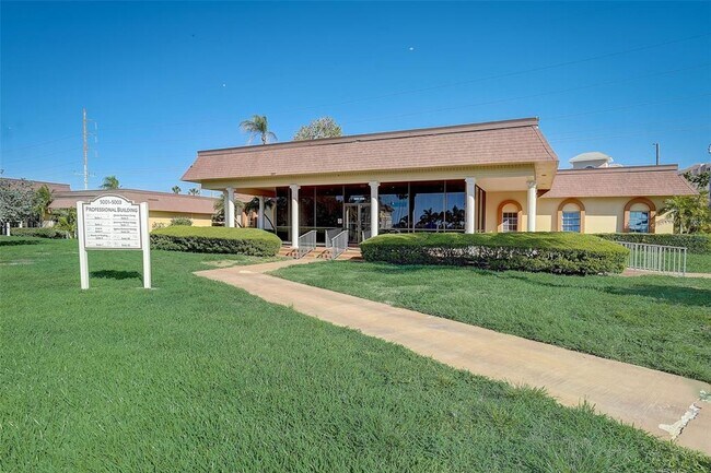 Building Photo - 5108 Brittany Dr S