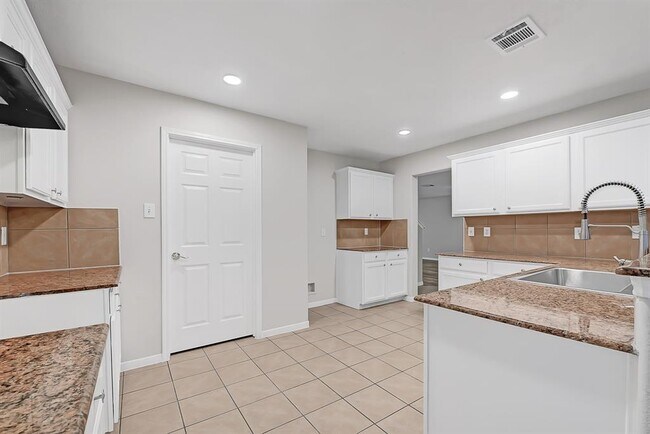 Building Photo - 14418 Cellini Dr