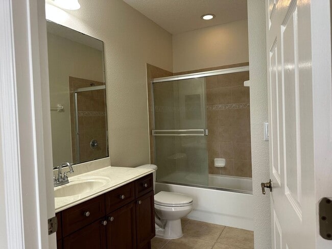 Building Photo - Comfortable and Spacious 3 bedroom 2 Bath ...