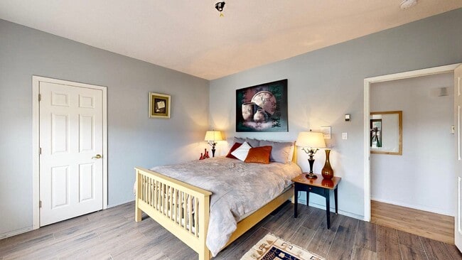 Building Photo - Move in Special Luxury 4 bedroom 4.5 bathr...